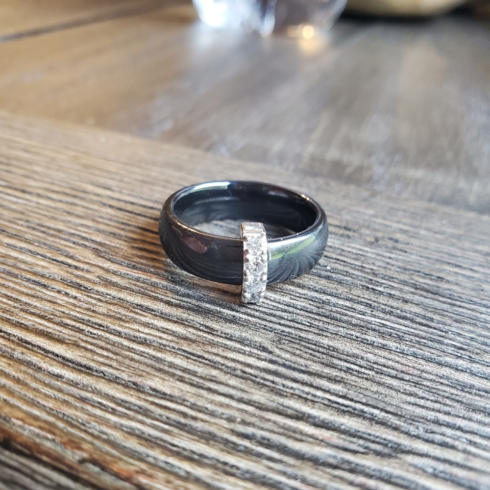 1/3 CT diamond and ceramic ring